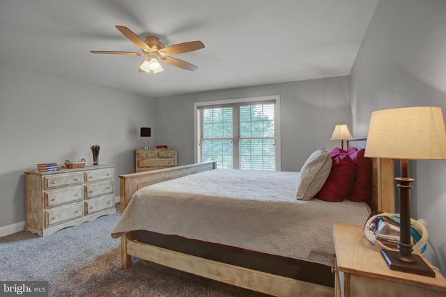 253 PIN OAK LN, Shippensburg, PA 17257