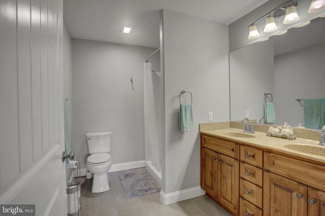 253 PIN OAK LN, Shippensburg, PA 17257