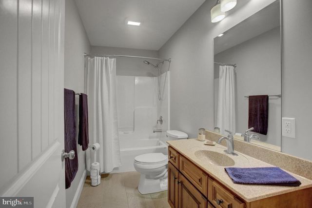 253 PIN OAK LN, Shippensburg, PA 17257