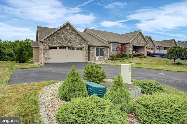 253 PIN OAK LN, Shippensburg, PA 17257