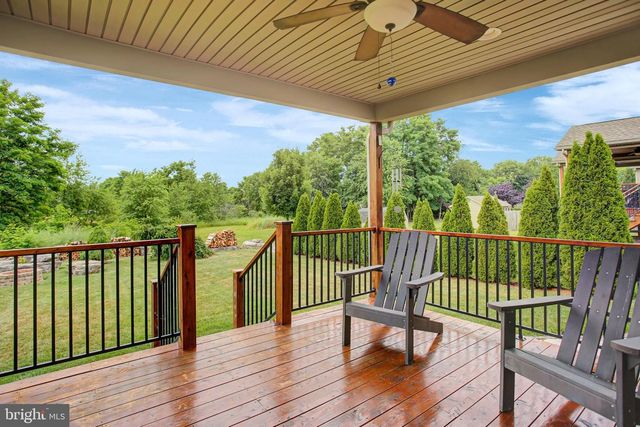 253 PIN OAK LN, Shippensburg, PA 17257