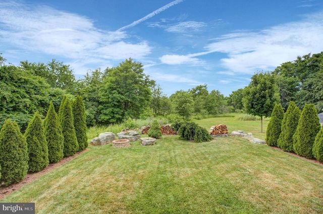253 PIN OAK LN, Shippensburg, PA 17257
