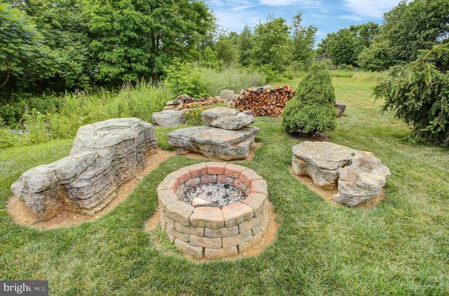 253 PIN OAK LN, Shippensburg, PA 17257