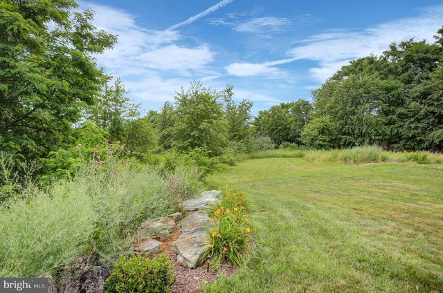 253 PIN OAK LN, Shippensburg, PA 17257