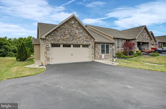 253 PIN OAK LN, Shippensburg, PA 17257