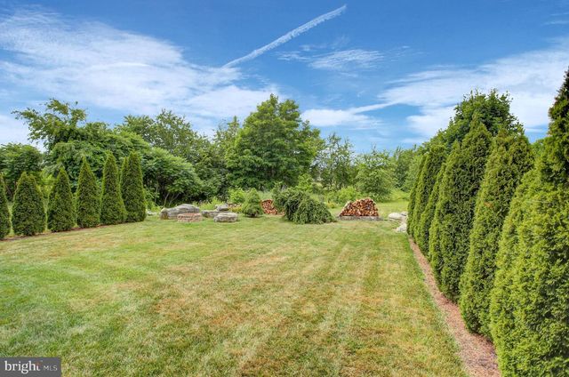 253 PIN OAK LN, Shippensburg, PA 17257