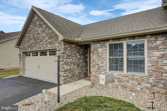 253 PIN OAK LN, Shippensburg, PA 17257