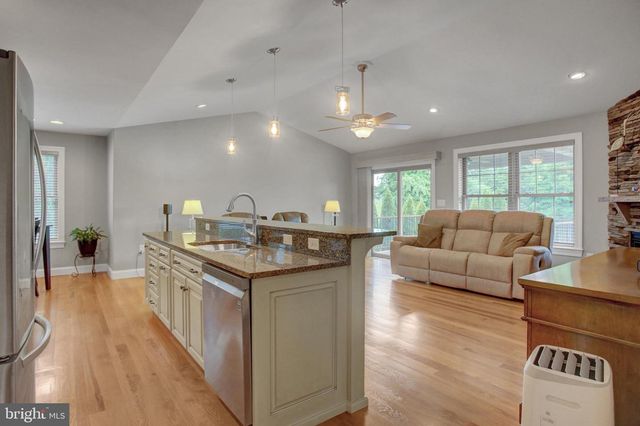253 PIN OAK LN, Shippensburg, PA 17257