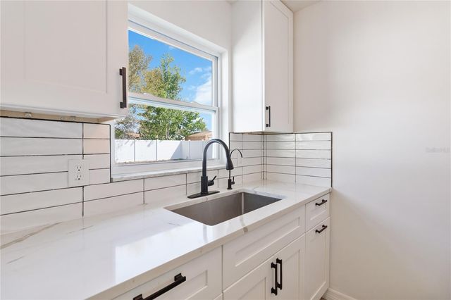 5465 LESCOT LANE, Orlando, FL 32811