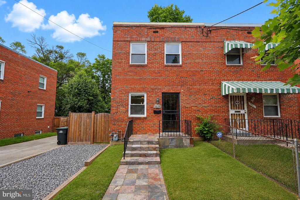 3020 24TH PL SE, Washington, DC 20020