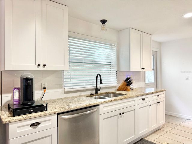 1004 LAKE CHARLES CIRCLE, Lutz, FL 33548