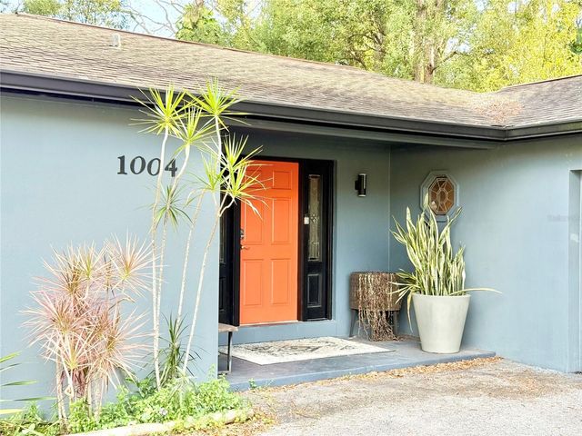 1004 LAKE CHARLES CIRCLE, Lutz, FL 33548