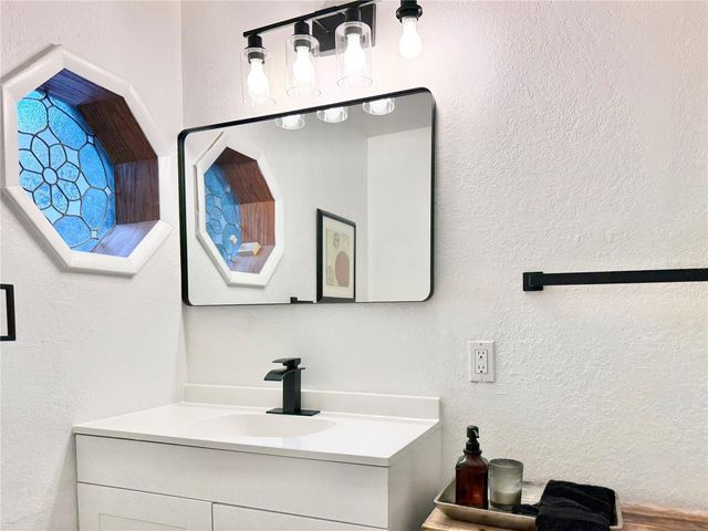 1004 LAKE CHARLES CIRCLE, Lutz, FL 33548