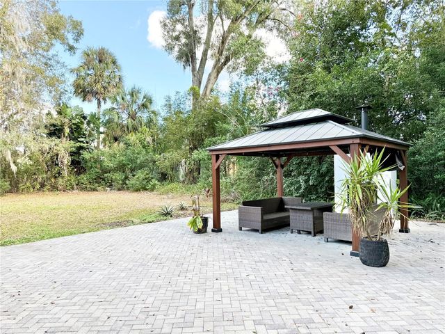 1004 LAKE CHARLES CIRCLE, Lutz, FL 33548