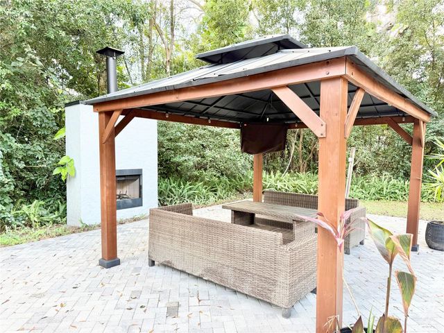 1004 LAKE CHARLES CIRCLE, Lutz, FL 33548