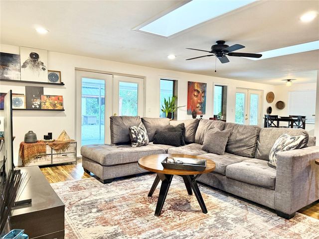 1004 LAKE CHARLES CIRCLE, Lutz, FL 33548