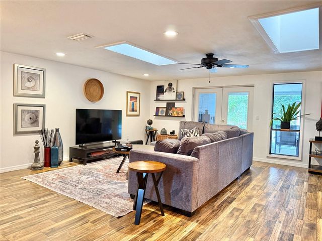 1004 LAKE CHARLES CIRCLE, Lutz, FL 33548