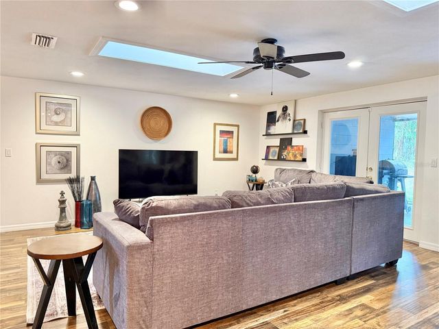 1004 LAKE CHARLES CIRCLE, Lutz, FL 33548