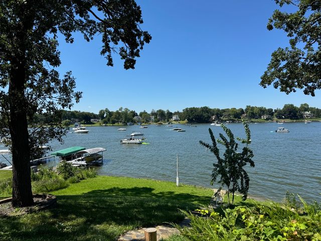 2813 Regner Road, Mchenry, IL 60051