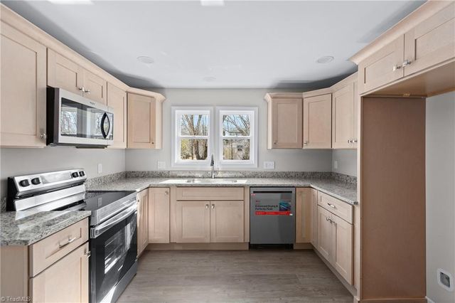 1217 Lakeview Heights Drive, High Point, NC 27265