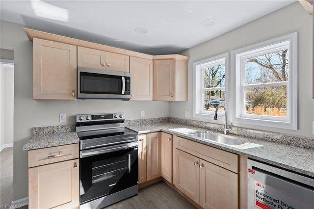 1217 Lakeview Heights Drive, High Point, NC 27265