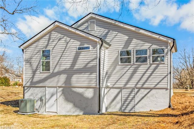 1217 Lakeview Heights Drive, High Point, NC 27265