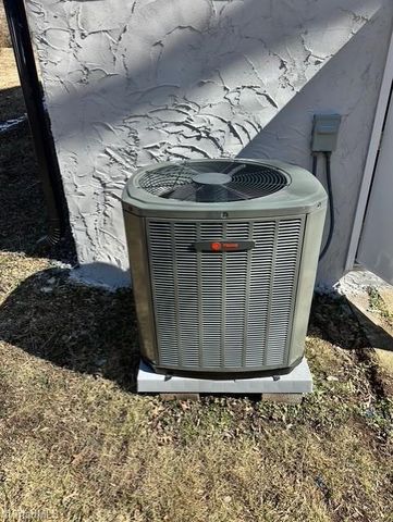 1217 Lakeview Heights Drive, High Point, NC 27265