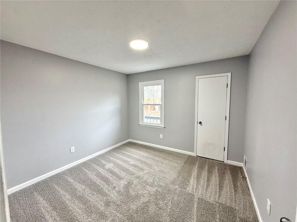 Image 14 of property listing at 3851 Riding Woods Court SW, Powder Springs, GA 30127