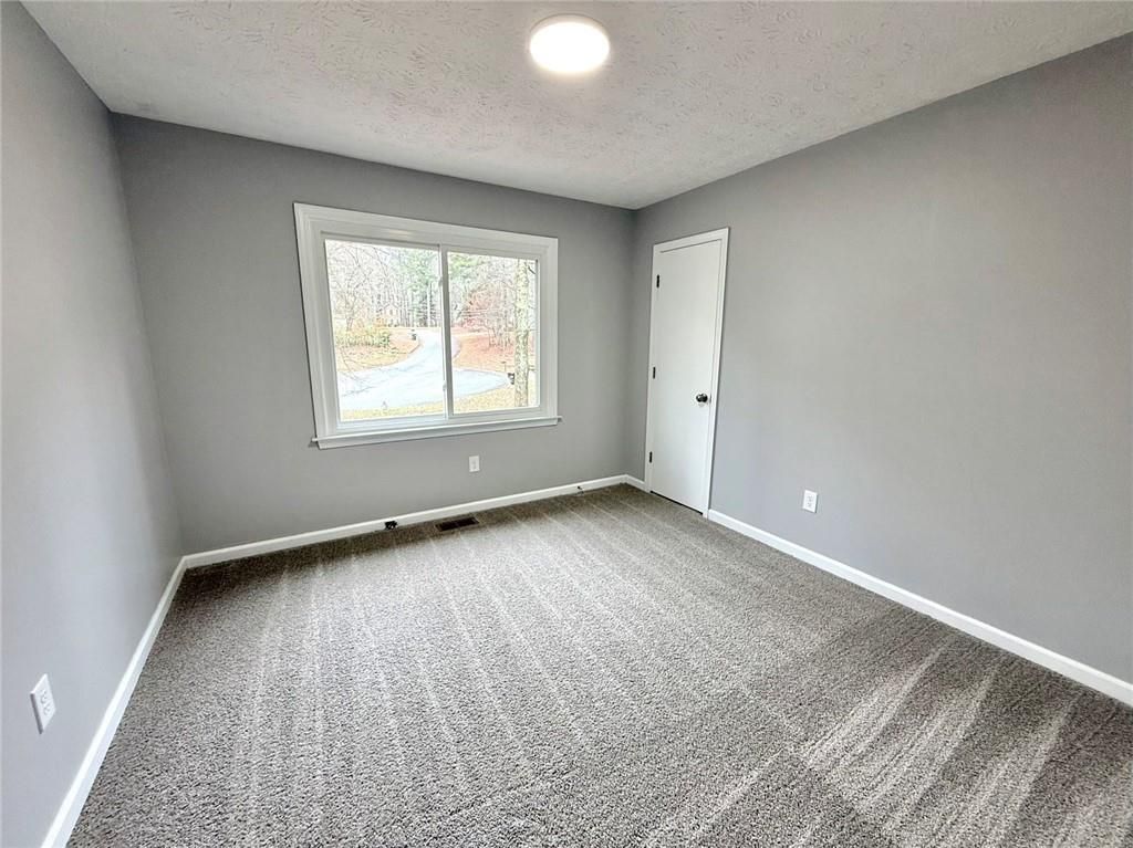 Image 15 of property listing at 3851 Riding Woods Court SW, Powder Springs, GA 30127