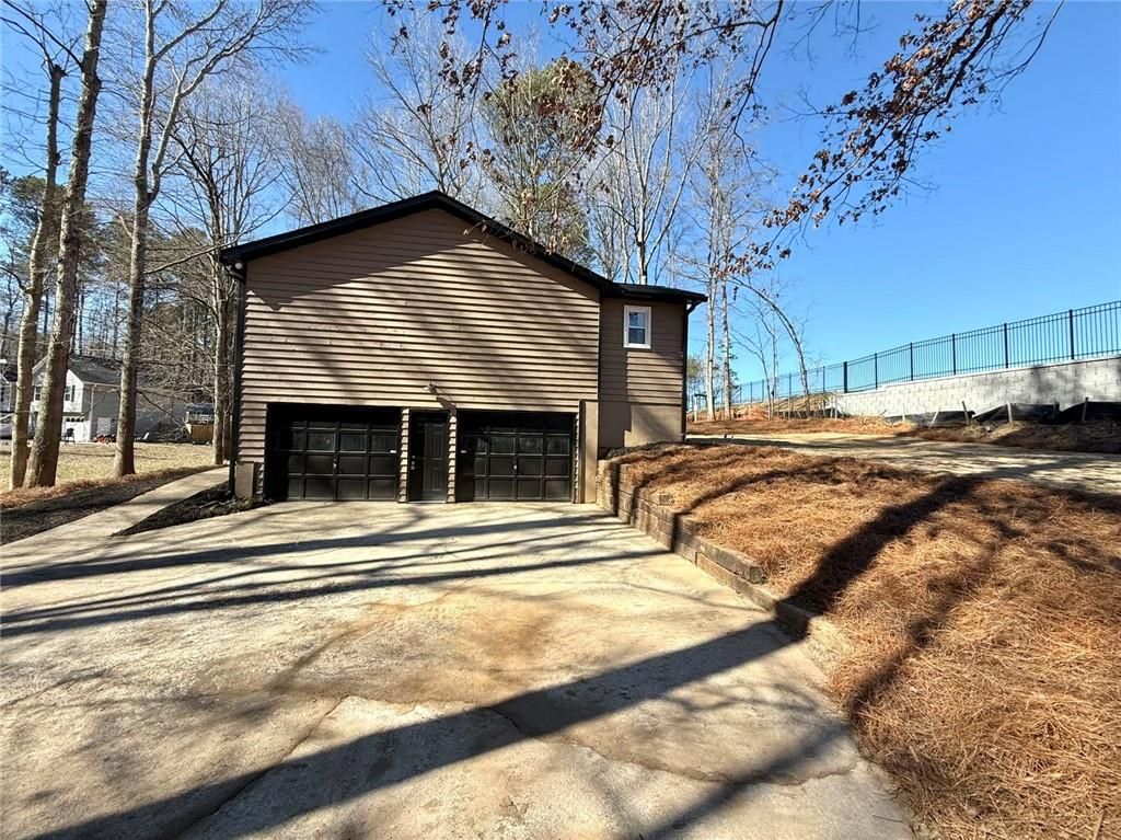 Image 2 of property listing at 3851 Riding Woods Court SW, Powder Springs, GA 30127