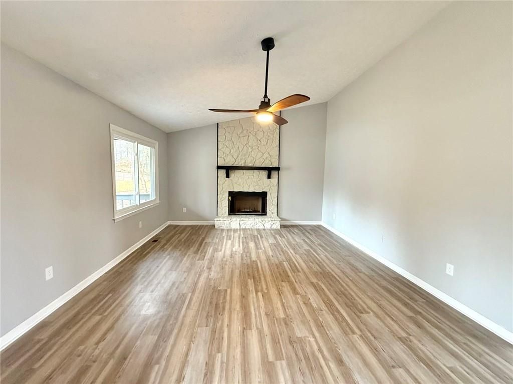Image 4 of property listing at 3851 Riding Woods Court SW, Powder Springs, GA 30127