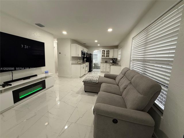 3900 SW 60th Ave, Davie, FL 33314