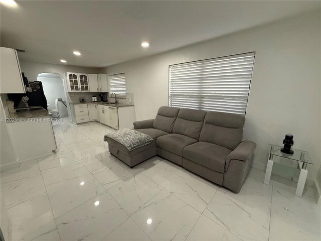3900 SW 60th Ave, Davie, FL 33314