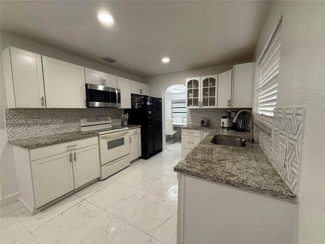 3900 SW 60th Ave, Davie, FL 33314