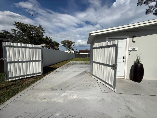 3900 SW 60th Ave, Davie, FL 33314