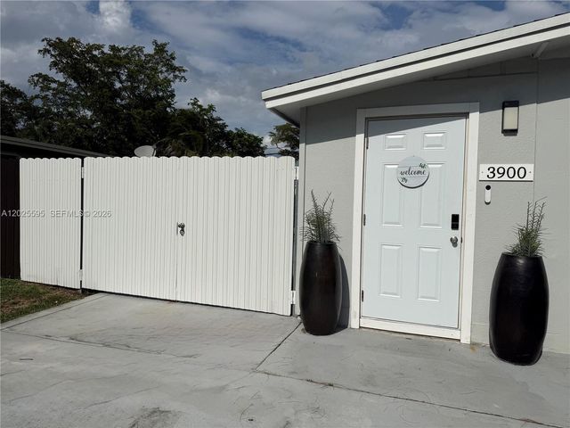 3900 SW 60th Ave, Davie, FL 33314
