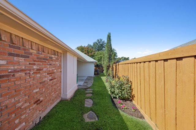 16353 Lauder Lane, Dallas, TX 75248