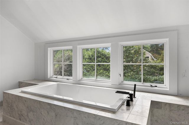18 Green Meadow Lane, Huntington, NY 11743