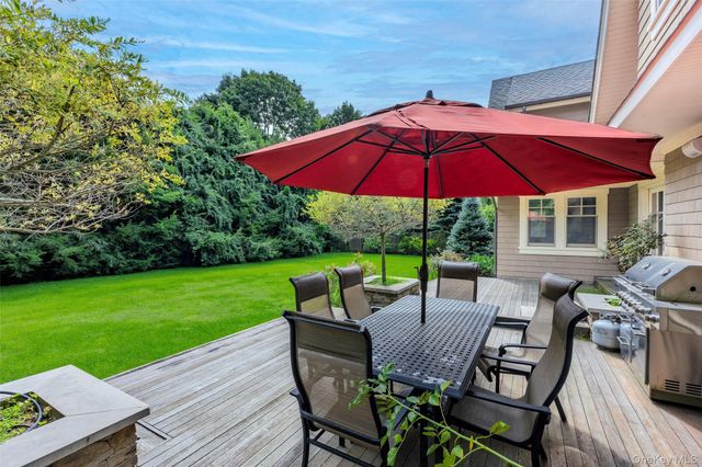 18 Green Meadow Lane, Huntington, NY 11743