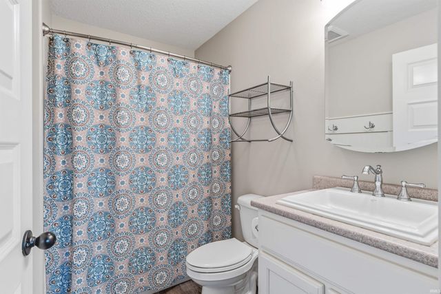 5350 Hollopeter Road, Leo, IN 46765