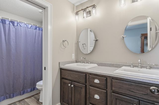 5350 Hollopeter Road, Leo, IN 46765