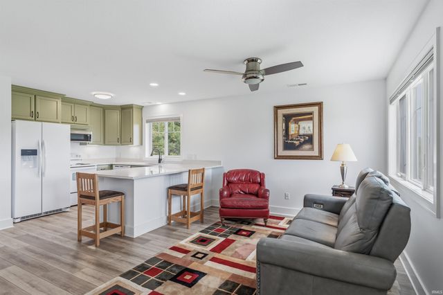 5350 Hollopeter Road, Leo, IN 46765