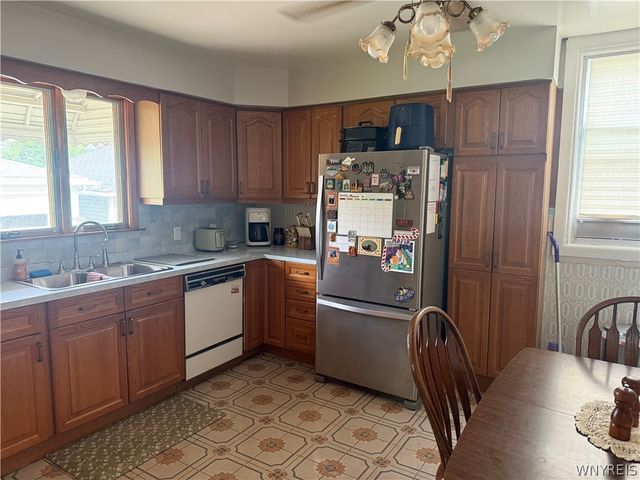 206 North Park Avenue, Buffalo, NY 14216