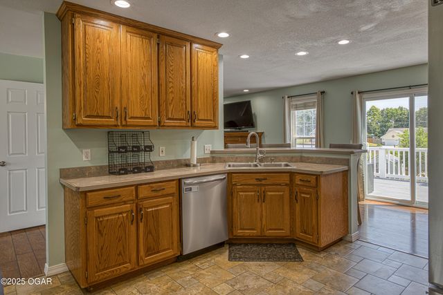 408 W Walton Avenue, Carl Junction, MO 64834