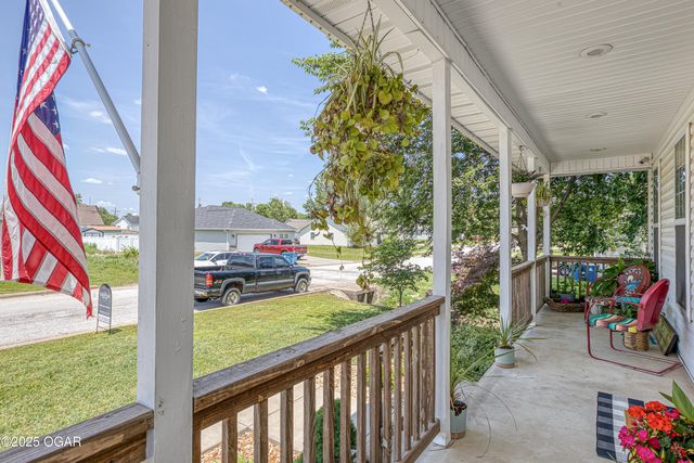 408 W Walton Avenue, Carl Junction, MO 64834