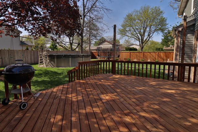 554 Briarwood Drive, Wheeling, IL 60090