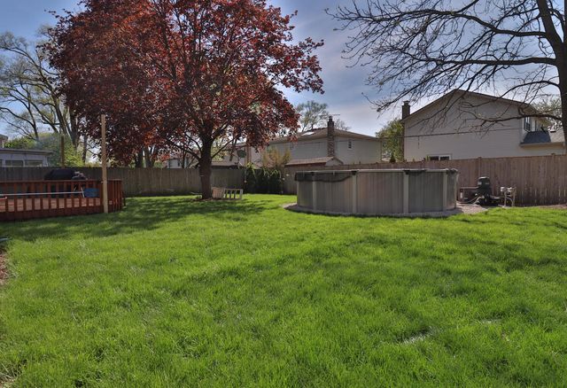 554 Briarwood Drive, Wheeling, IL 60090