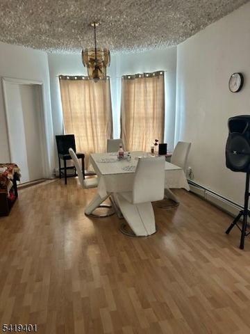 14 19Th Ave, Paterson City, NJ 07513