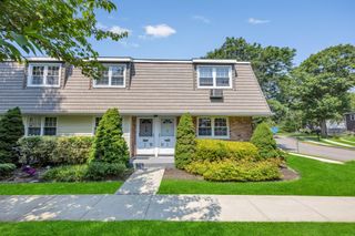 3231 Wilshire Lane 3231, Oakdale, NY 11769