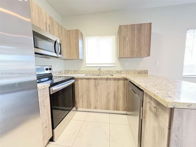 249 NW 8th Ave, Dania Beach, FL 33004